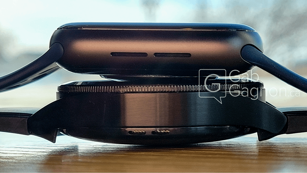 Apple Watch par dessus Samsung Galaxy Watch / Photo GabGagnon.ca