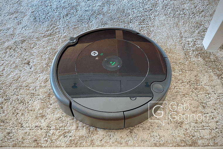 Roomba 694 d'iRobot sur tapis